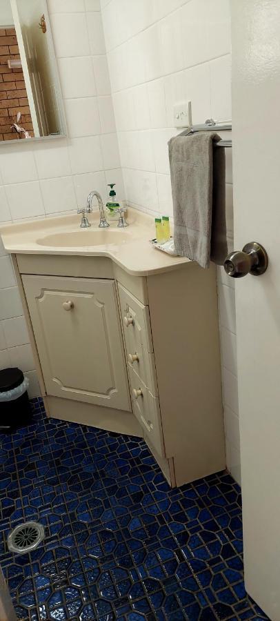 Settlers Motor Inn Тентерфилд Экстерьер фото