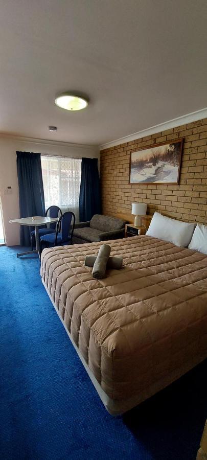 Settlers Motor Inn Тентерфилд Экстерьер фото