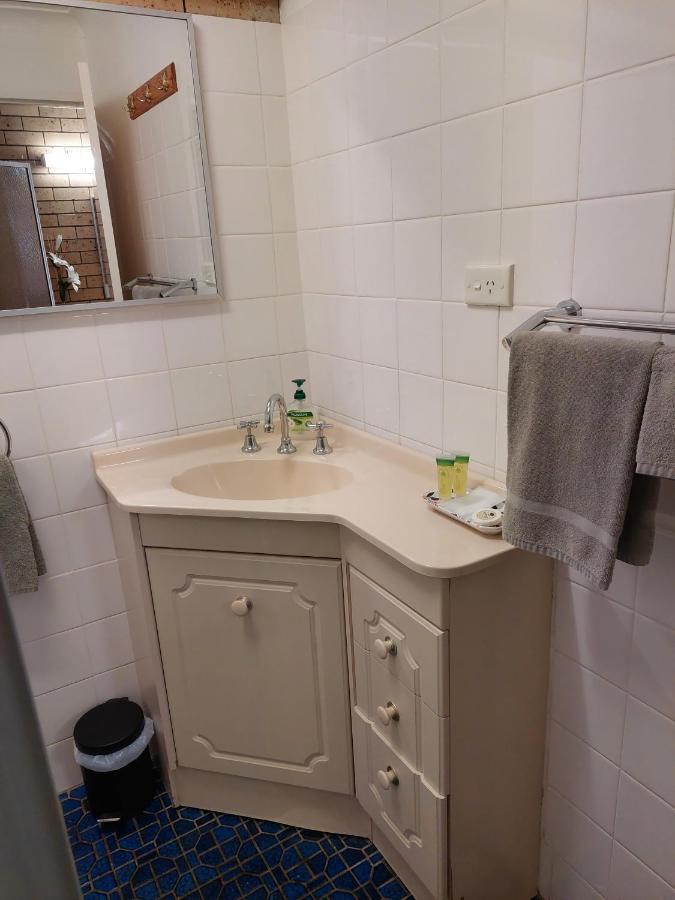 Settlers Motor Inn Тентерфилд Экстерьер фото