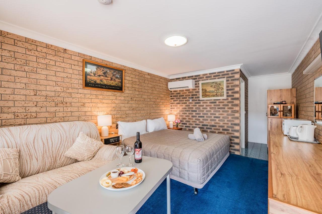 Settlers Motor Inn Тентерфилд Экстерьер фото