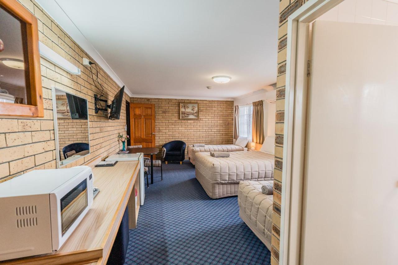 Settlers Motor Inn Тентерфилд Экстерьер фото