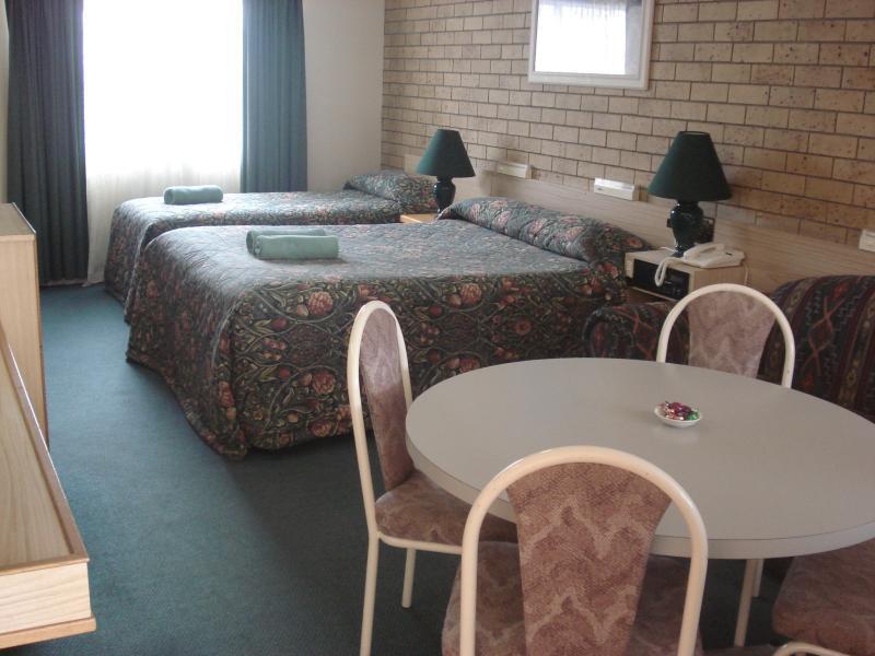 Settlers Motor Inn Тентерфилд Экстерьер фото
